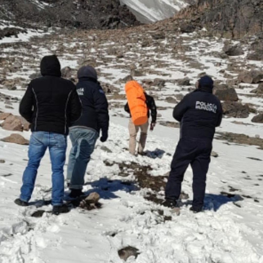 Cruz Roja Rescate Alpinistas, Policía y Protección Civil Municipal, mantienen las acciones de búsqueda y rescate de las personas restantes