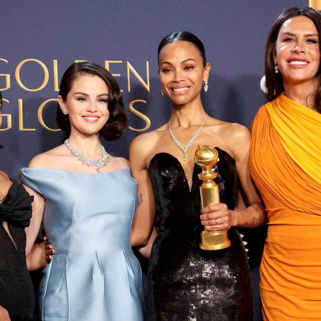 Adriana Paz, Selena Gómez, Karla Sofia Gascón y Zoe Saldaña en los Globos de Oro