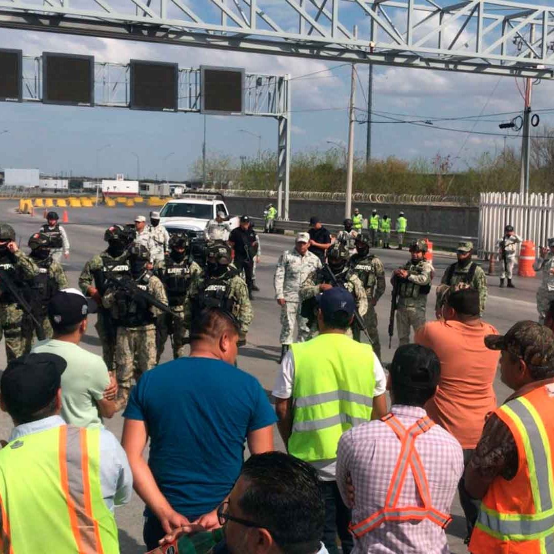 Transportistas Realizan Paro en Puente Internacional de Nuevo Laredo