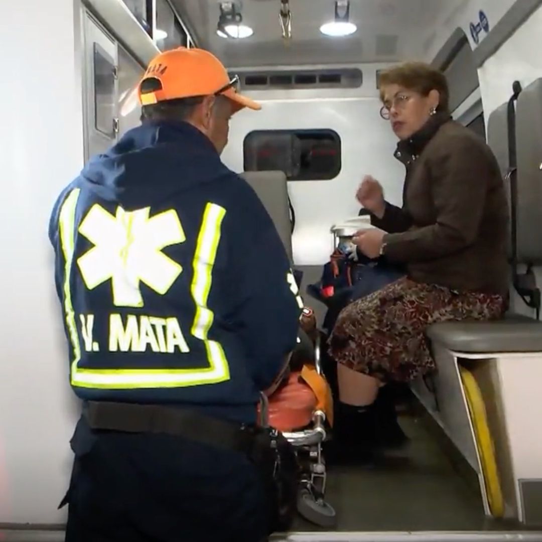 Tras Accidente, Conductores Pelean Mientras una Mujer Estaba Prensada en un Vehículo
