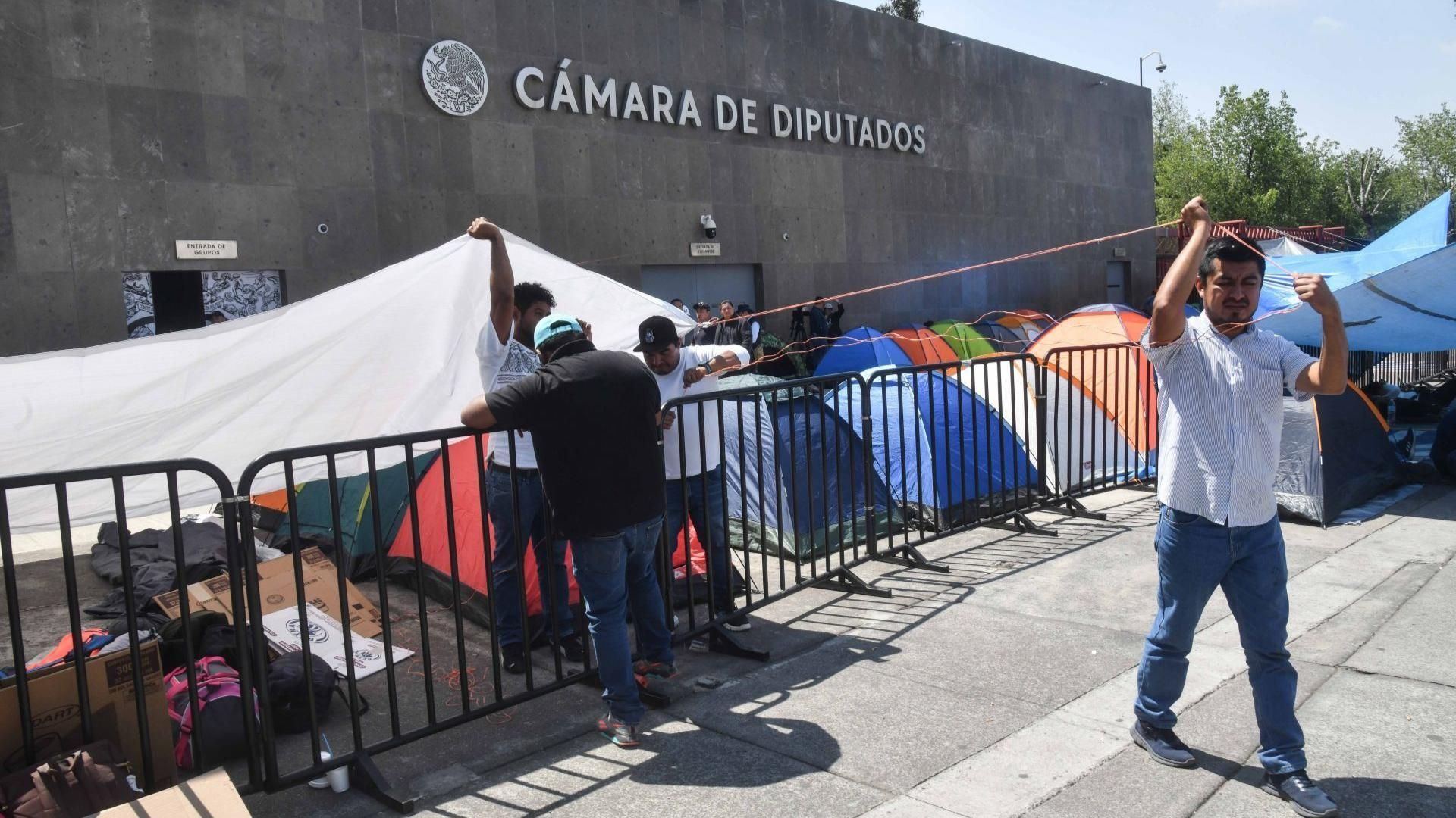 ¿Por Qué Protestan Maestros de la CNTE y SNTE y Qué Exigen Sobre la Ley ...