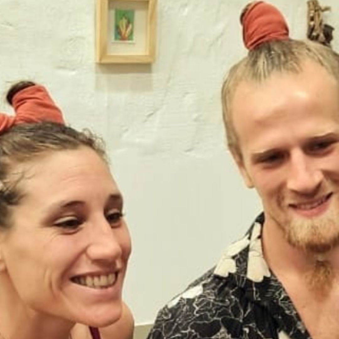 La joven pareja se autodenominaba “ArtDuo” y hacían acrobacias, danza, zanquismo y shows de Hula Hoops, según sus perfiles de Instagram.