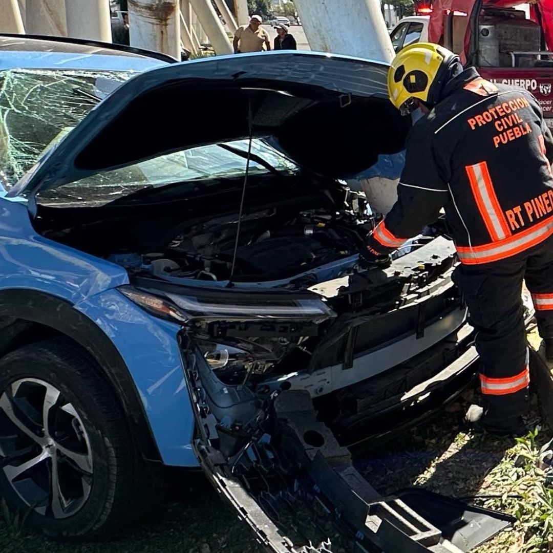 Tres lesionados fue el saldo de un accidente en el Blvd. Hermanos Serdán de Puebla.