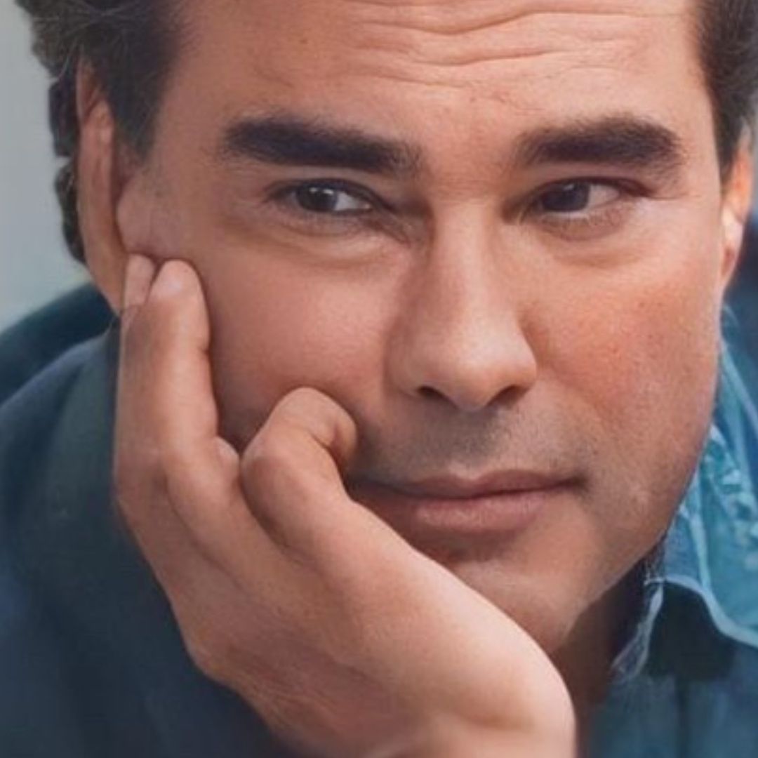 El actor Eduardo Yáñez se vuelve tendencia por compartir foto en ropa interior
