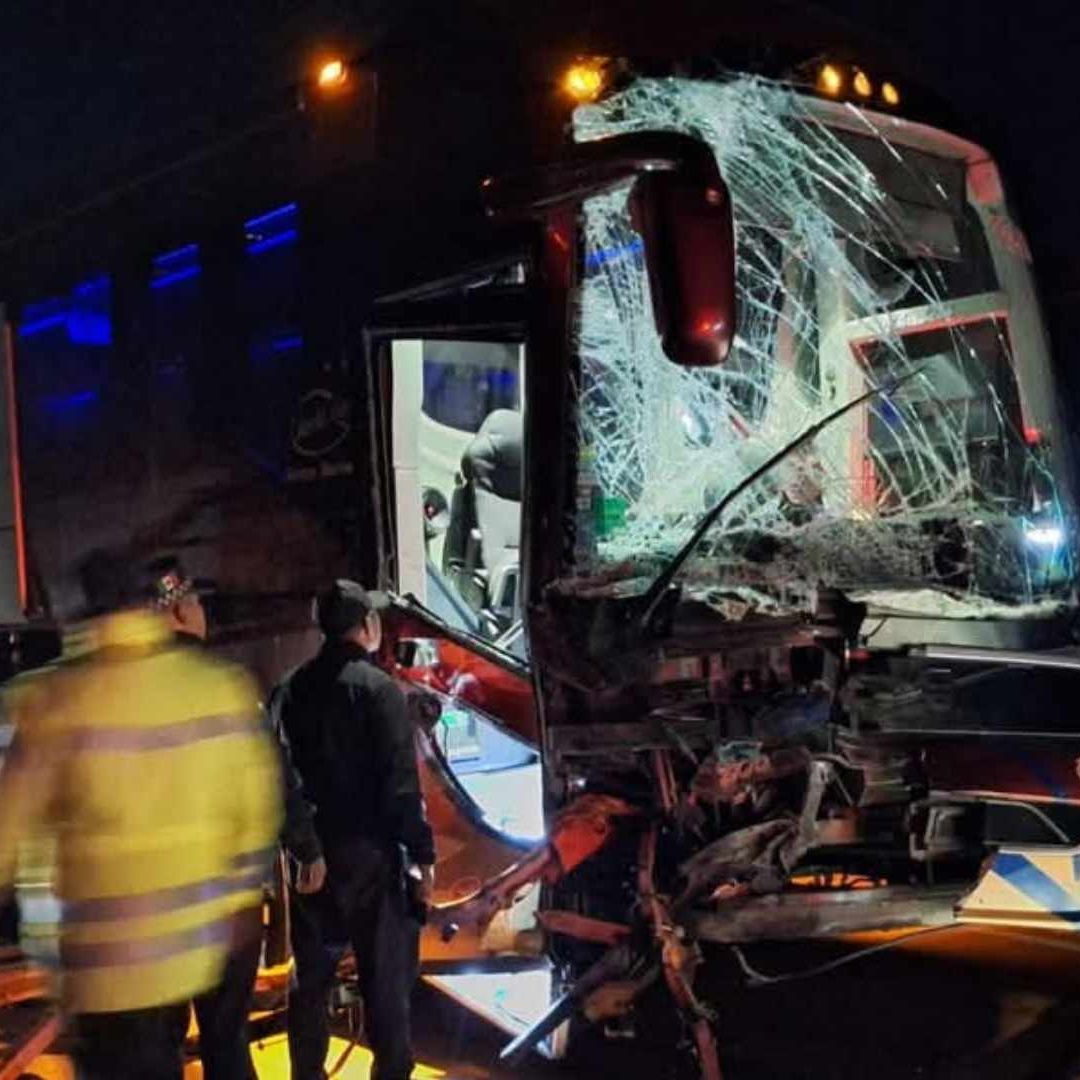 Accidente: Autobús de Pasajeros Choca Sedán en la Carretera Obregón - Guaymas y Muere Una Mujer