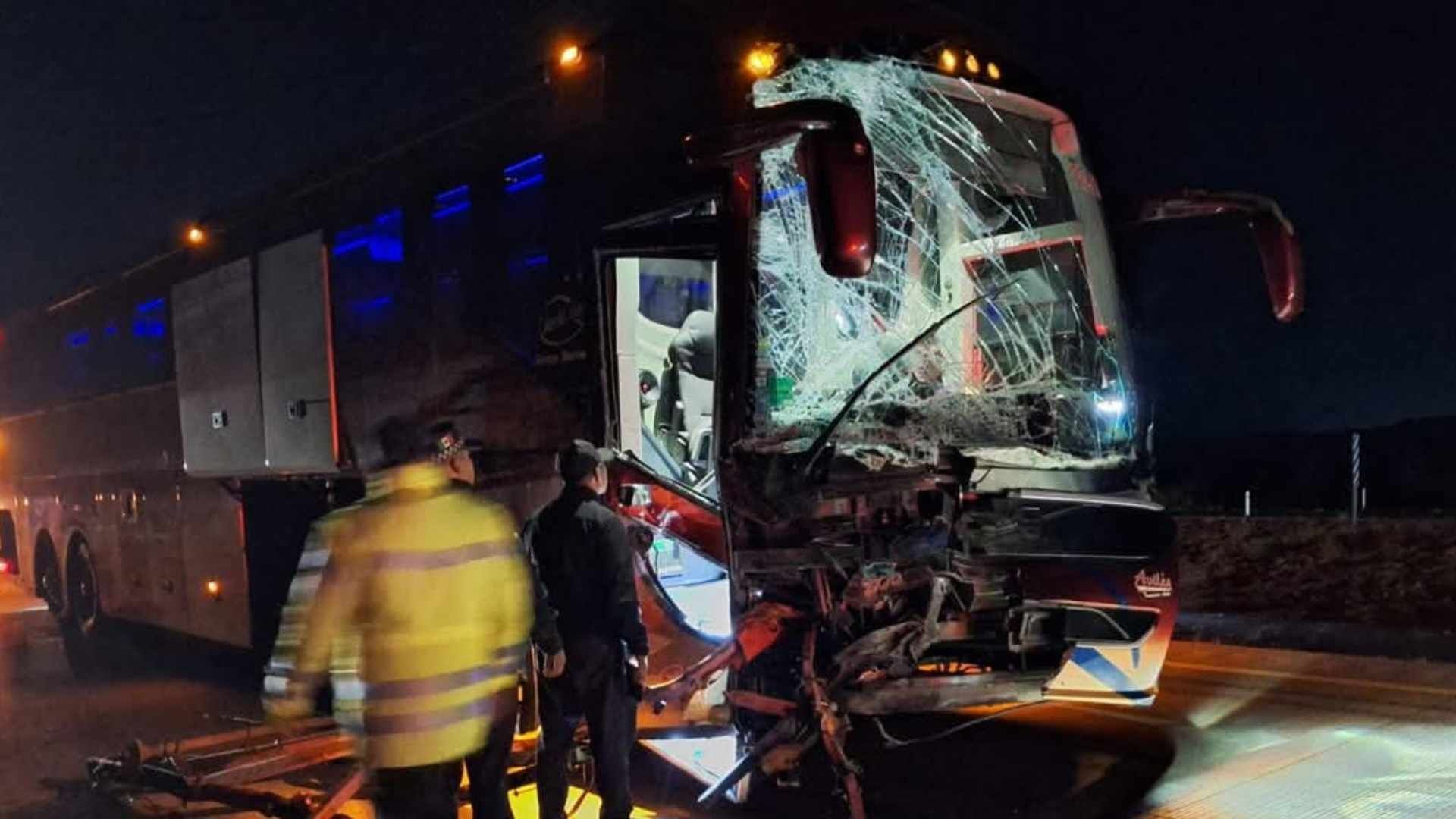Accidente: Autobús de Pasajeros Choca Sedán en la Carretera Obregón - Guaymas y Muere Una Mujer