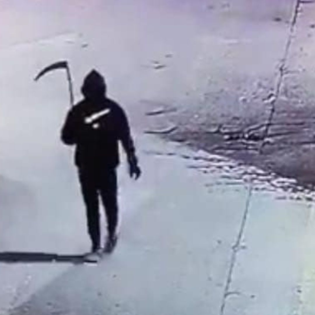 Video: Hombre con Guadaña Finge ser ‘La Muerte’ y Causa Terror en Morelos