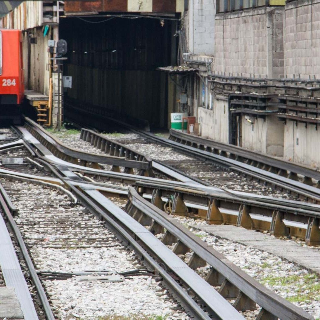 Hallan en Puente que Da a Vías de L3 del Metro CDMX a Niño de 12 Años con Alerta Amber