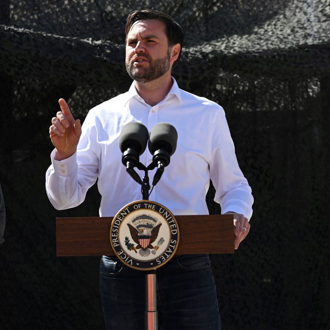 Vicepresidente de Estados Unidos y Secretario de Defensa visitan la frontera con México.
