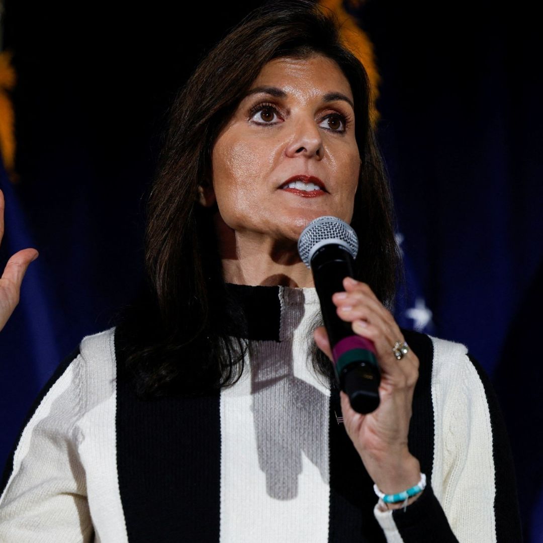 Haley insiste en que la mayoría de votantes se opone a una revancha entre el candidato del "caos" Trump y el presidente Joe Biden, de 77 y 81 años