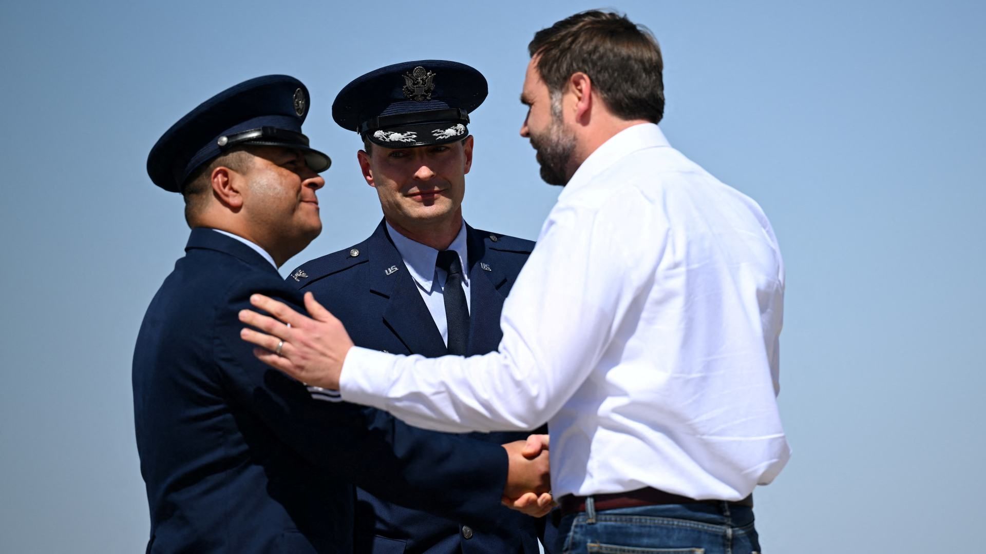 JD Vance visita la frontera entre Estados Unidos y México