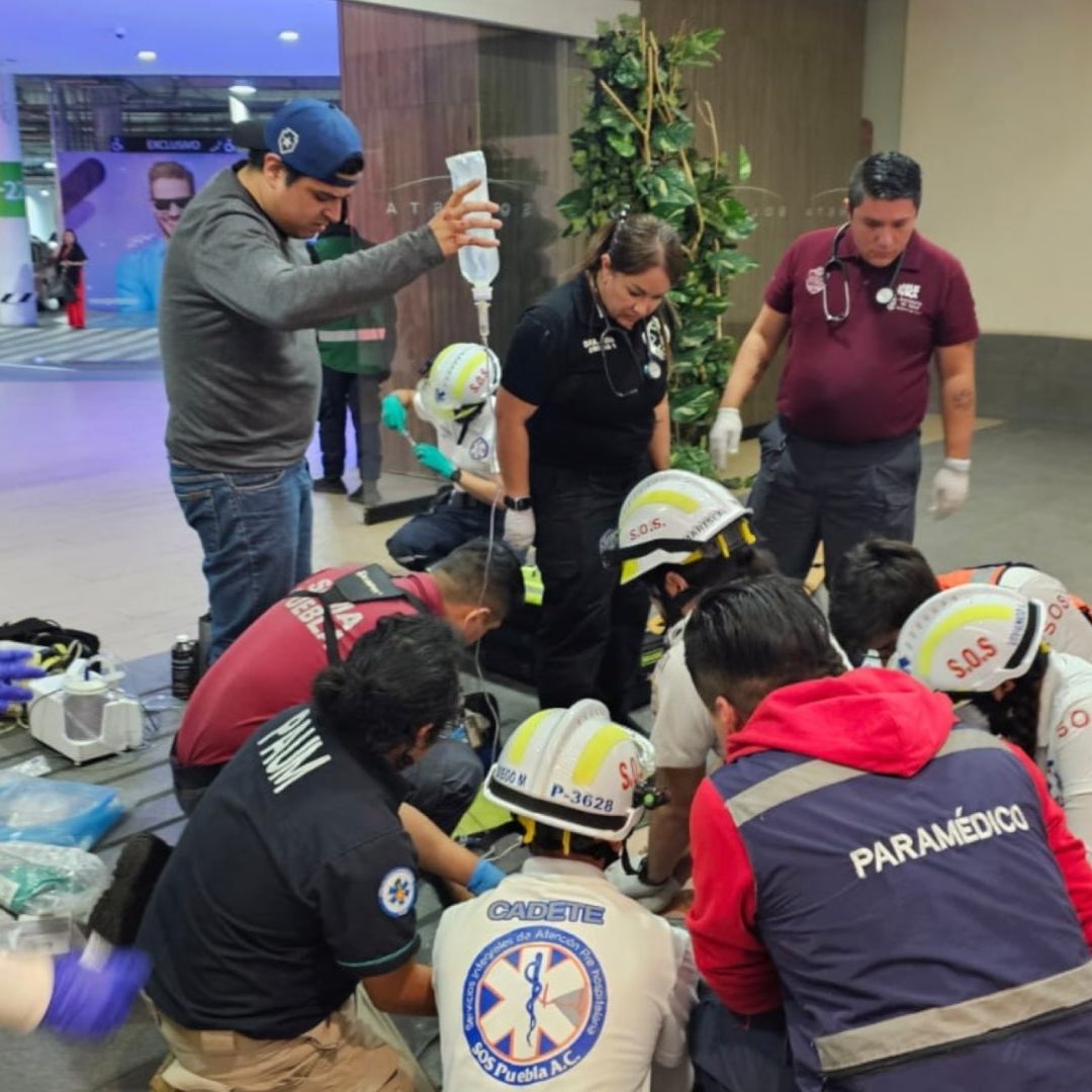 Muere hombre por paro cardiorrespiratorio en plaza comercial. Foto: Alejandro Sánchez | N+