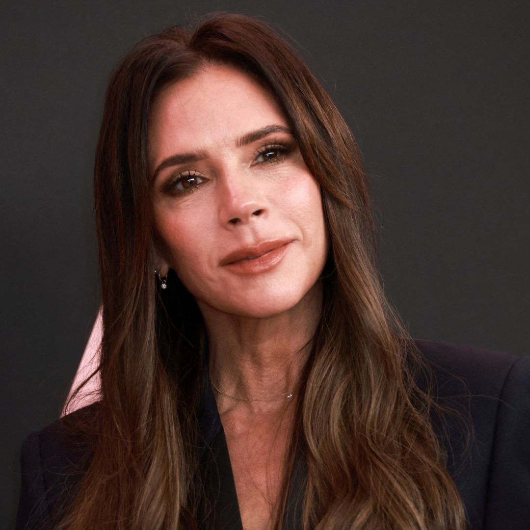 Victoria Beckham sufre fractura, pero no pierde el estilo