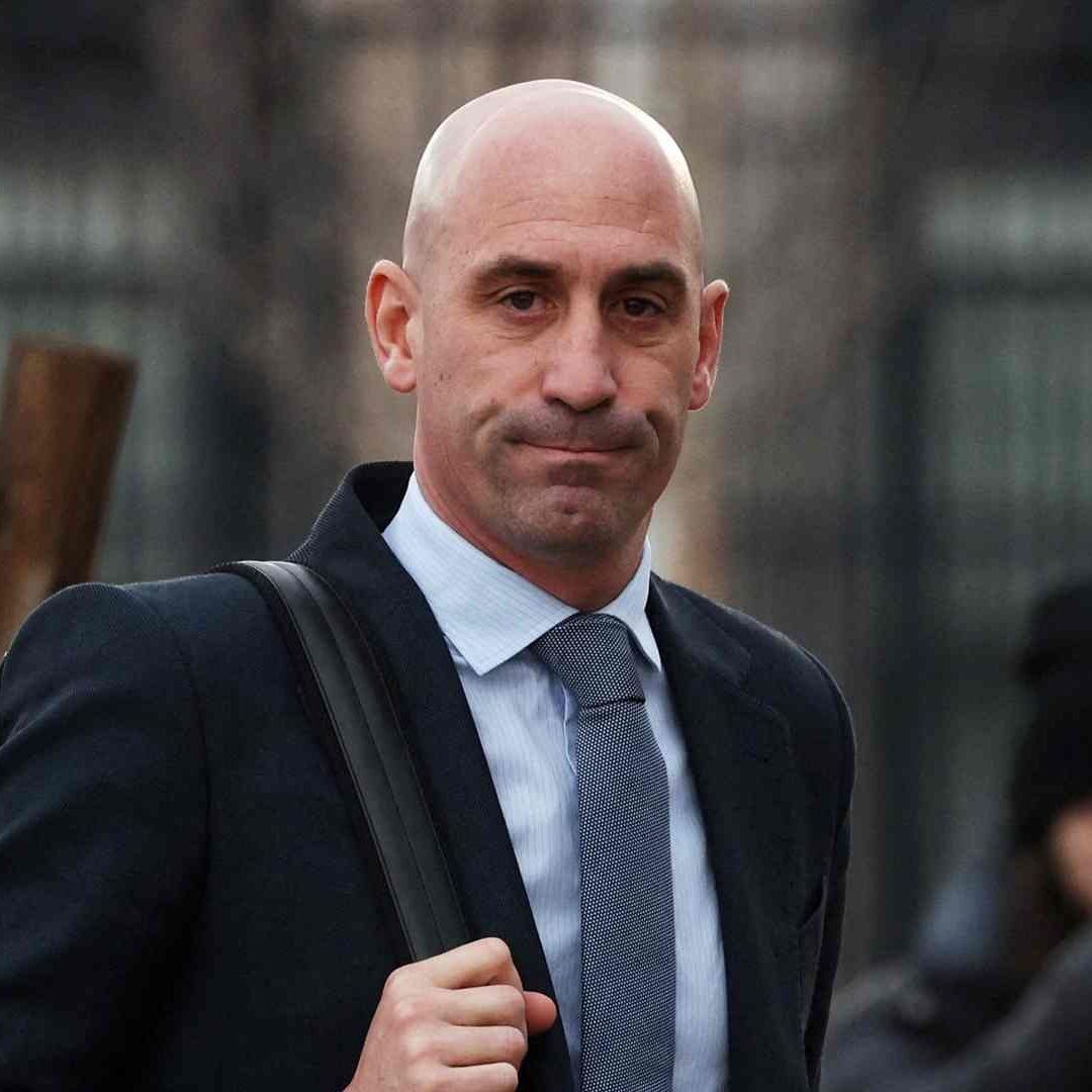 Fiscalía española pide nuevo juicio para Luis Rubiales