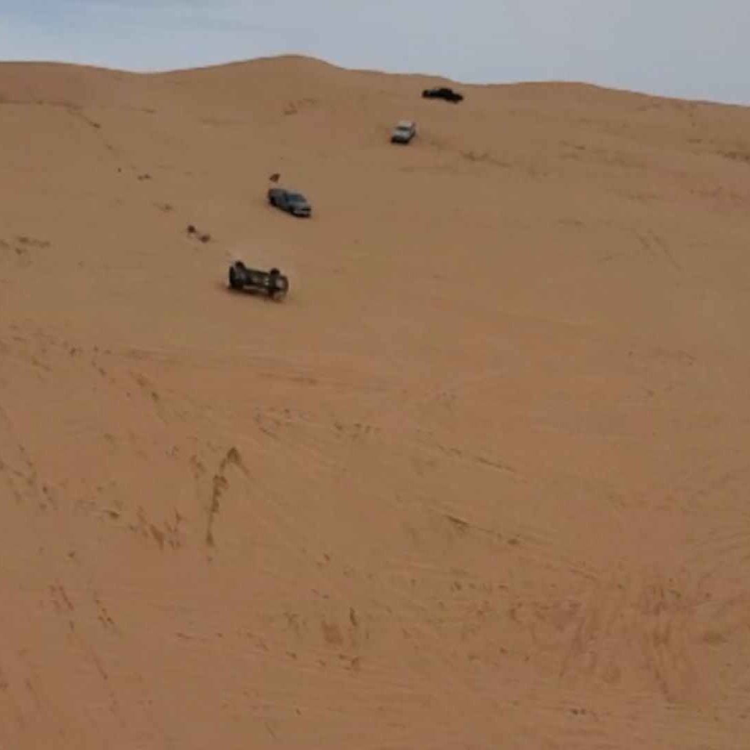 Mueren Dos Hombres al Volcarse en Dunas del Desierto de Altar en Sonora