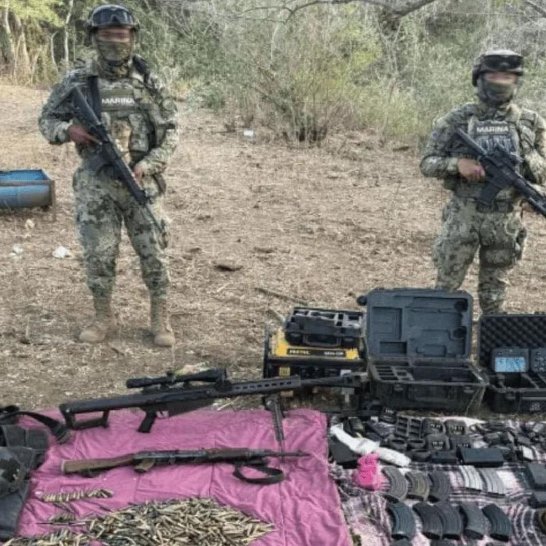 Además de desmantelas varios laboratorios clandestinos, las autoridades aseguraron armas, drones y fentanilo.