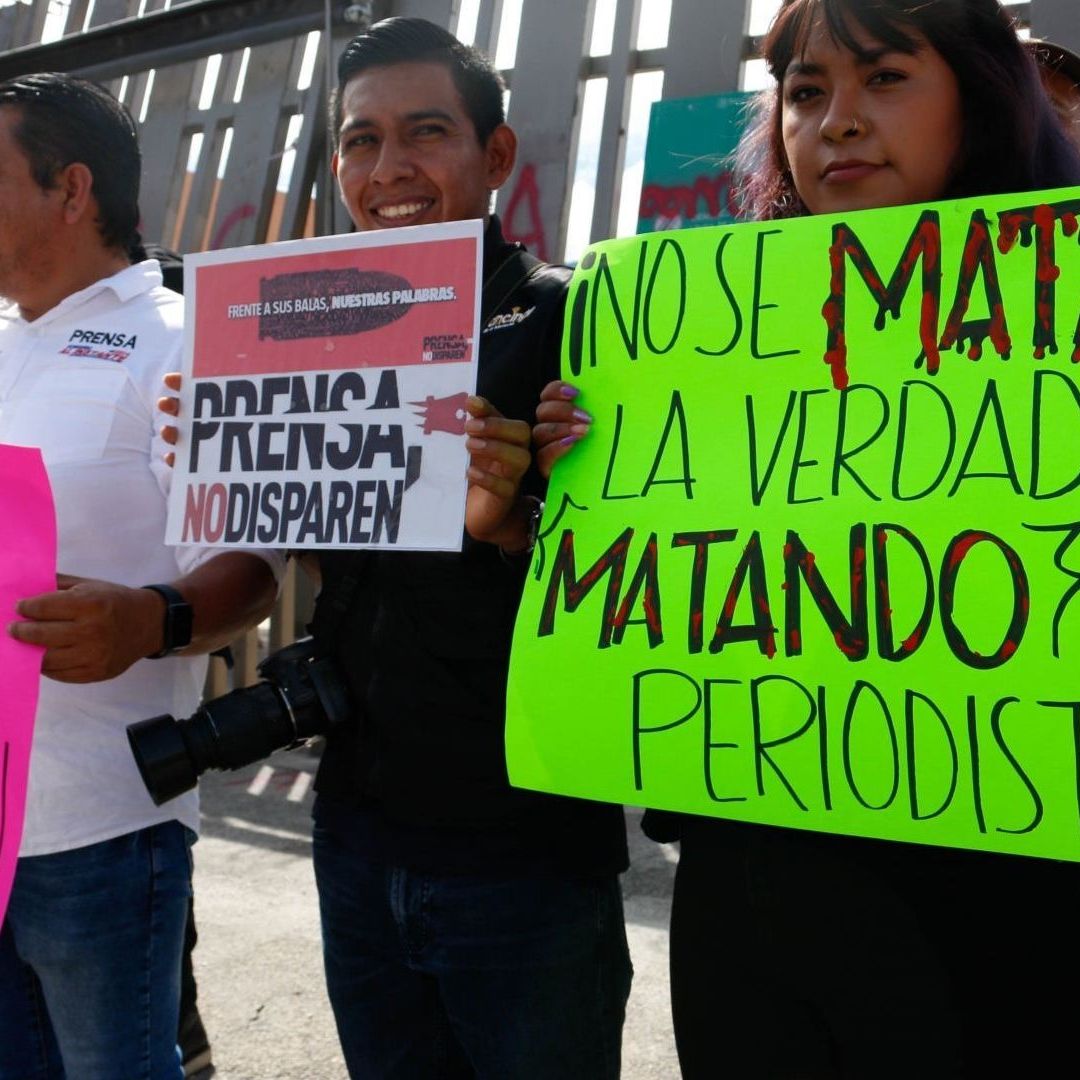 Periodistas protestan en Chilpancingo, Guerrero, por ataque a cuatro comunicadores.