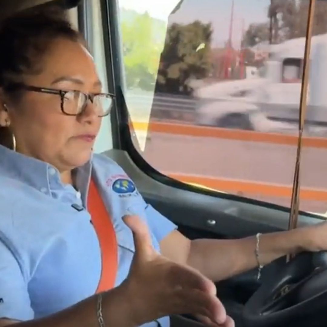 ‘La China’, Juanita Guerrero, Rompe Esquemas y Recorre las Carreteras Manejando un Tráiler