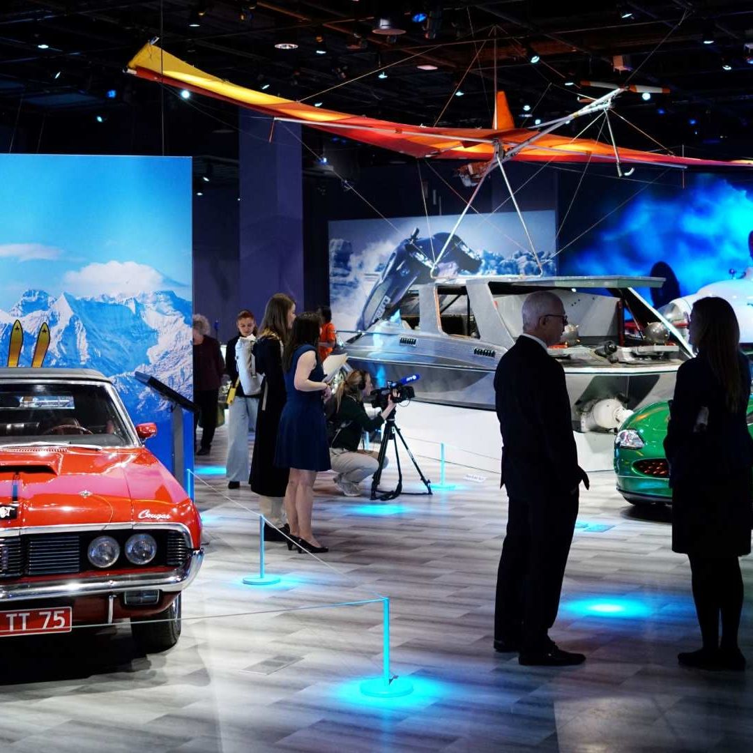 Este viaje por los más de 60 años de aventuras de James Bond protagoniza la primera exposición temporal que el museo acoge en sus renovadas instalaciones