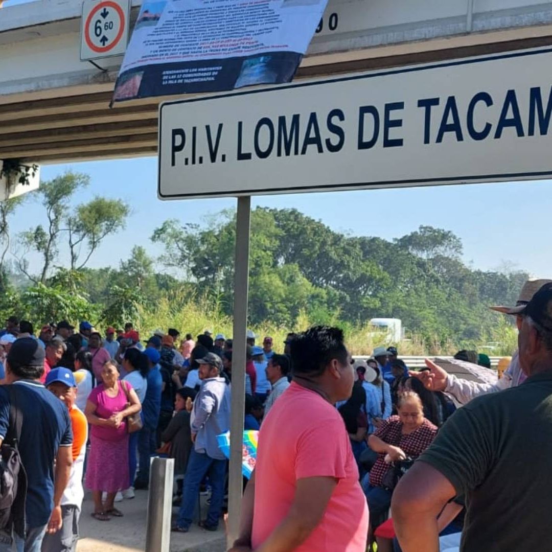 Bloqueo en Lomas de Tacamichapan