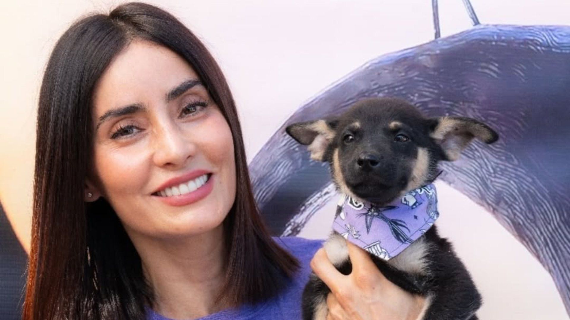 Paola Núñez es duramente criticada por desdén al 8M.