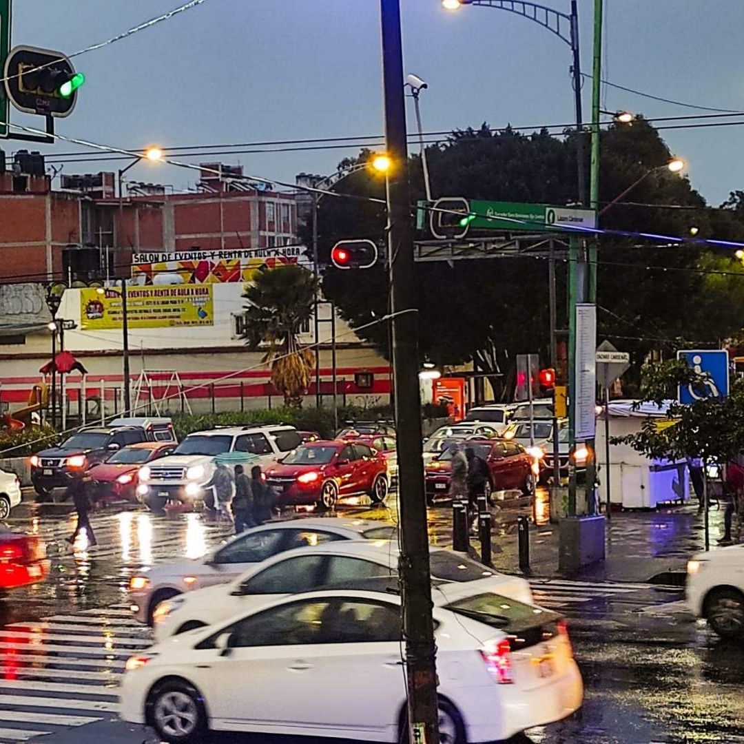Quiénes si circulan hoy 10 de marzo 2025 lista de carros y engomados exentos en CDMX y Edomex