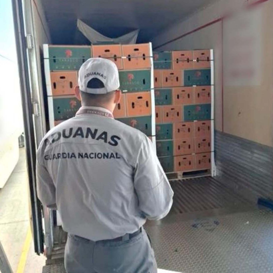 Decomisan Metanfetamina Oculta en Botellas de Agua en Puente Internacional de Texas.