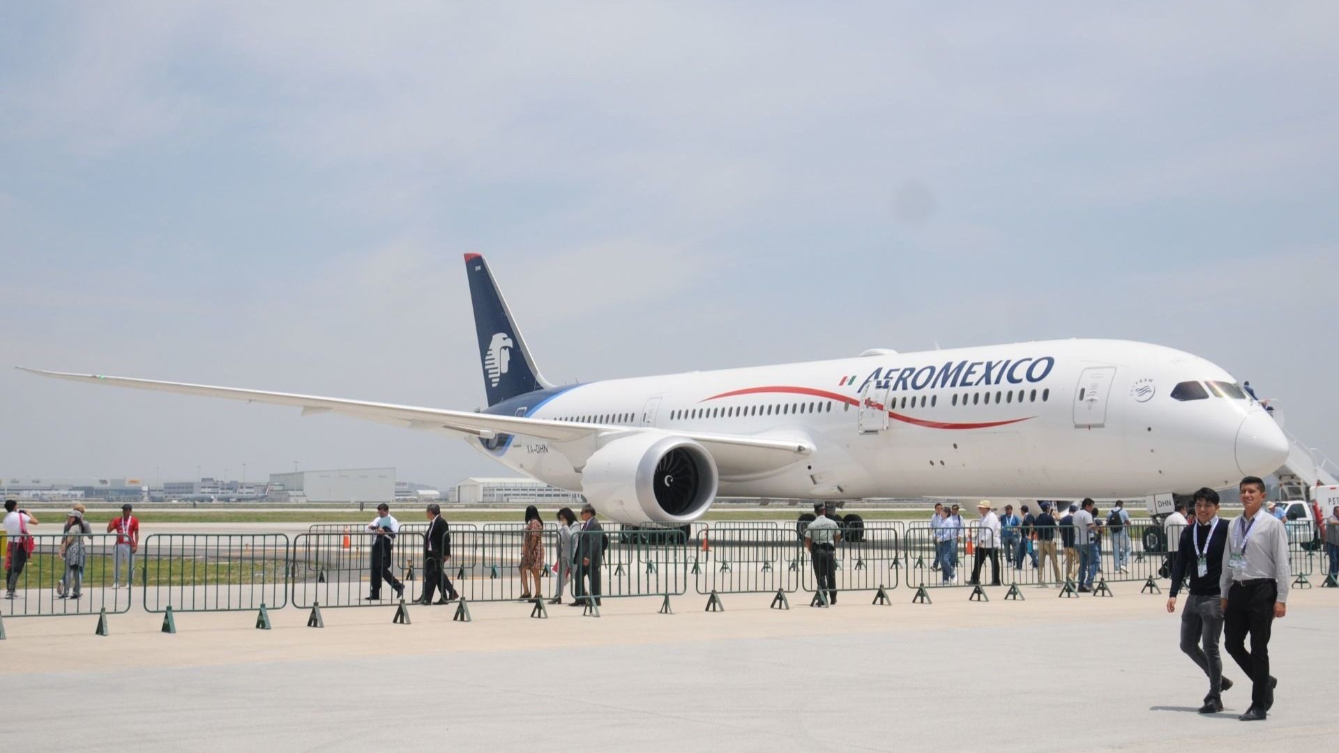 Una aeronave de Aeroméxico es expuesta