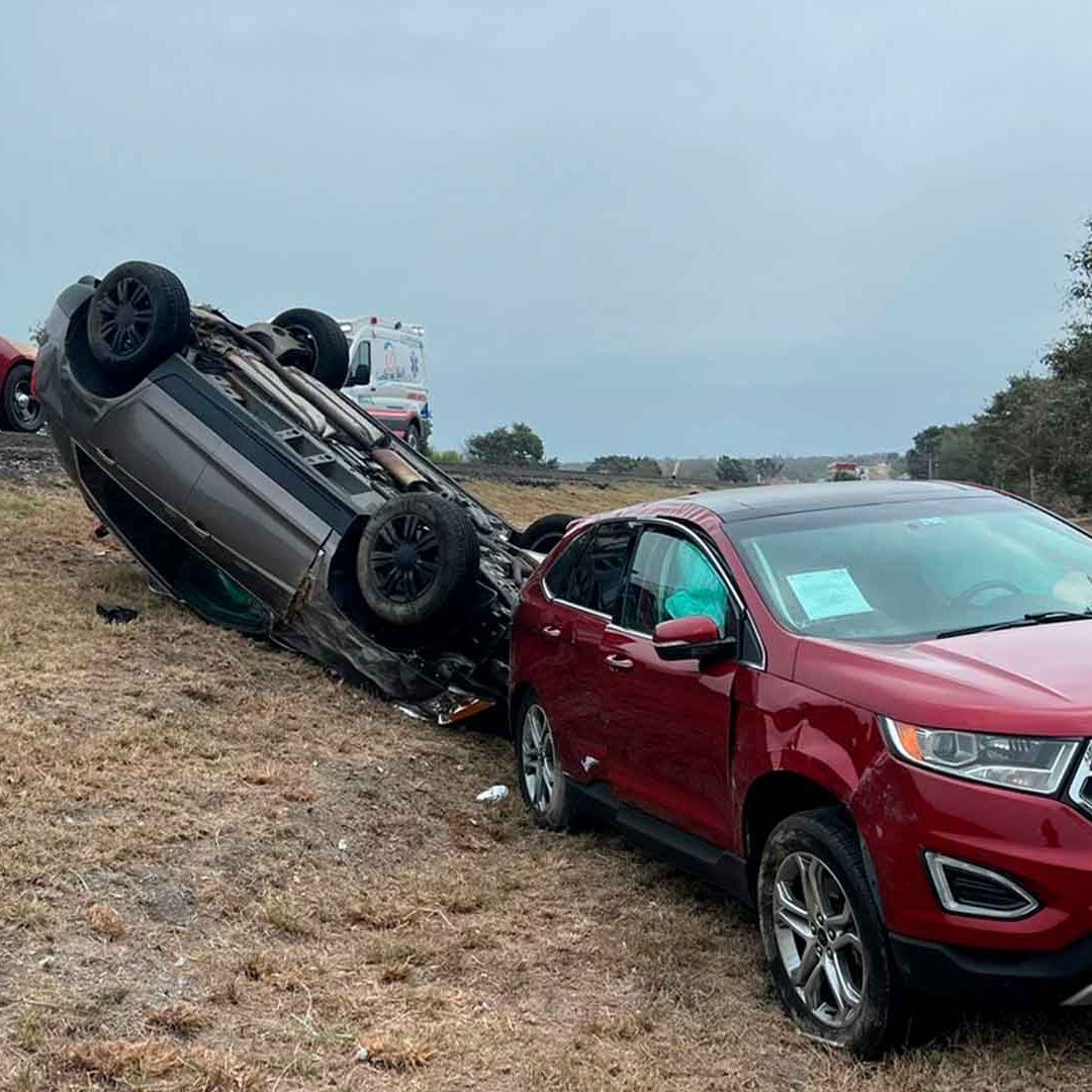 Dos Camionetas Se Vuelcan Cerca de González, Tamaulipas