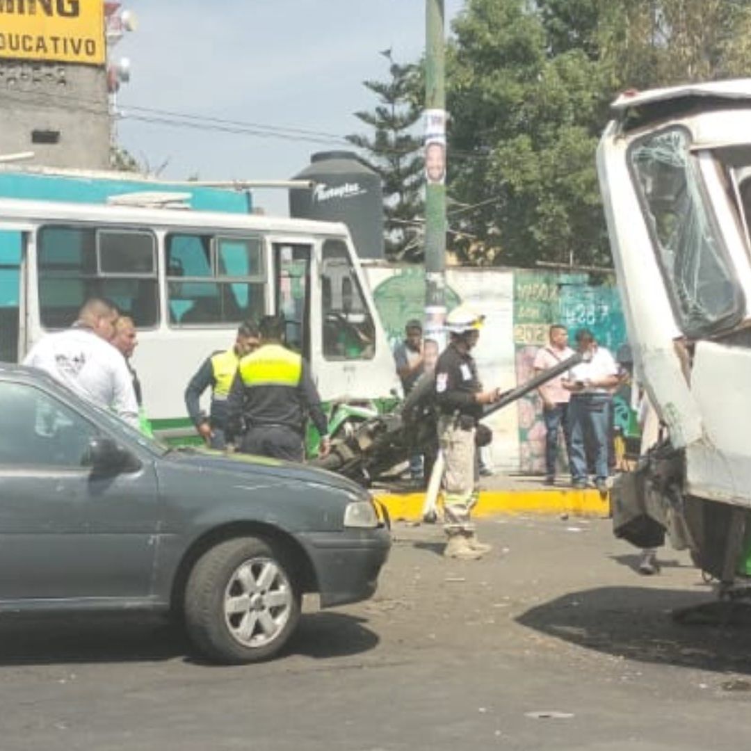 Choque Múltiple Entre Microbuses y Autos, Deja 11 Lesionados en Iztapalapa