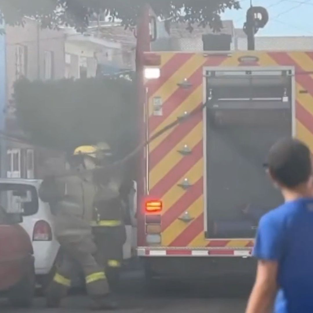 Bomberos Salvan a 3 Niños de una Casa que se Incendiaba en Lomas de la Piscina en León