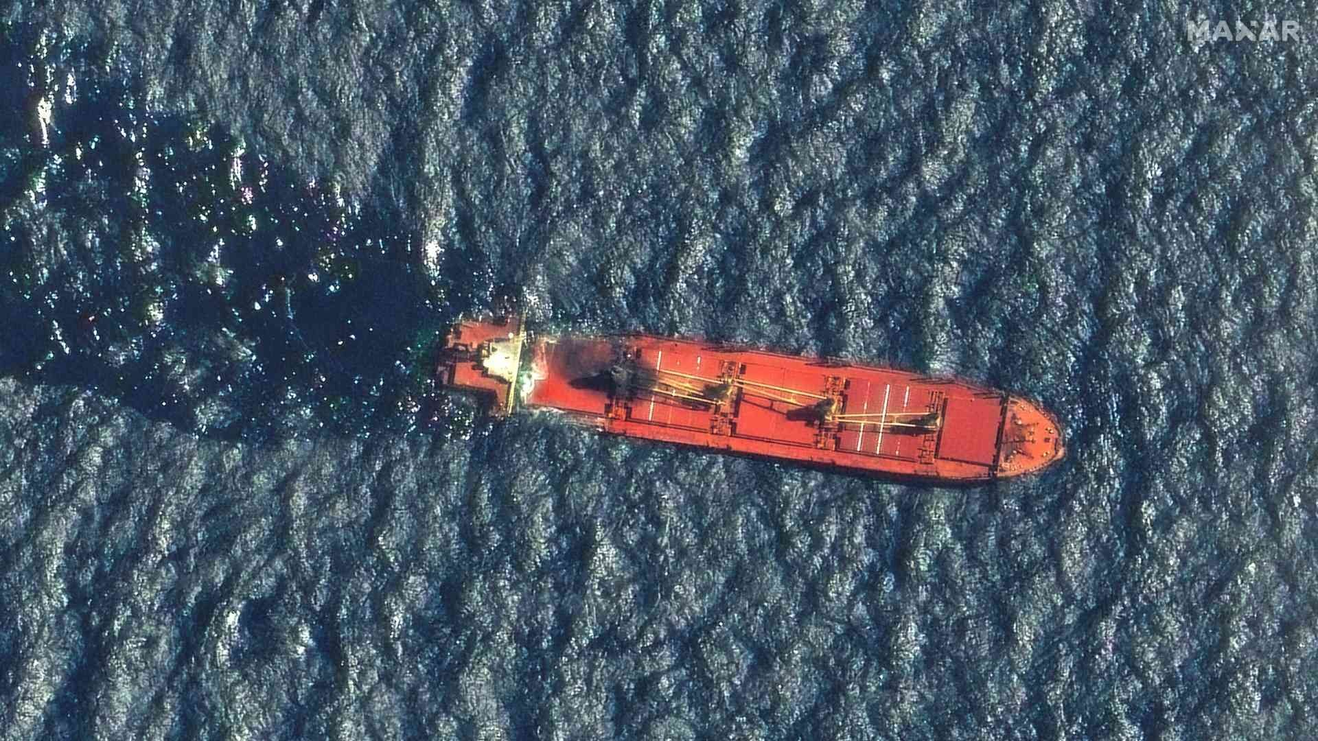 Buque Británico Atacado por Hutíes se Hunde y Desata Catástrofe ...