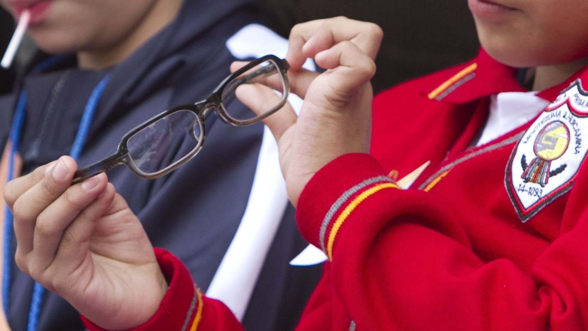 Como parte del programa Vive Saludable, Vive Feliz, los alumnos de primaria y secundaria podrán solicitar lentes gratis