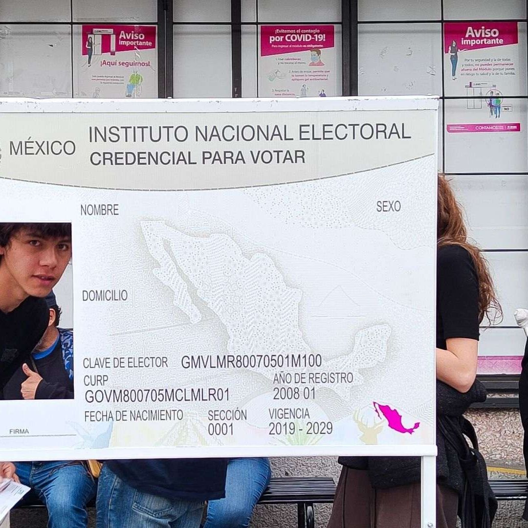 Ciudadanos en el módulo del INE