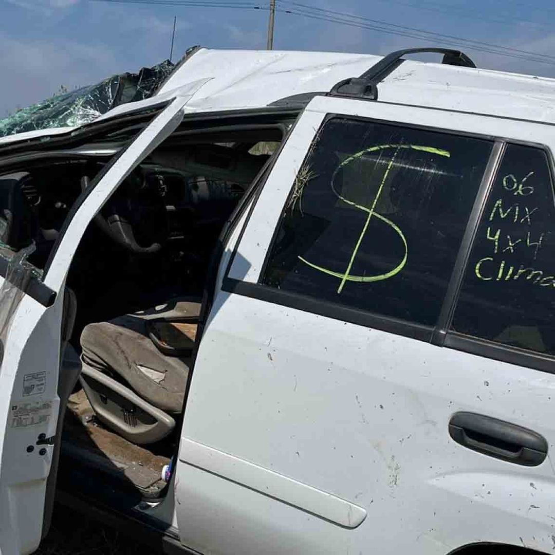 Choque entre Camioneta y Camión Deja una Persona sin Vida