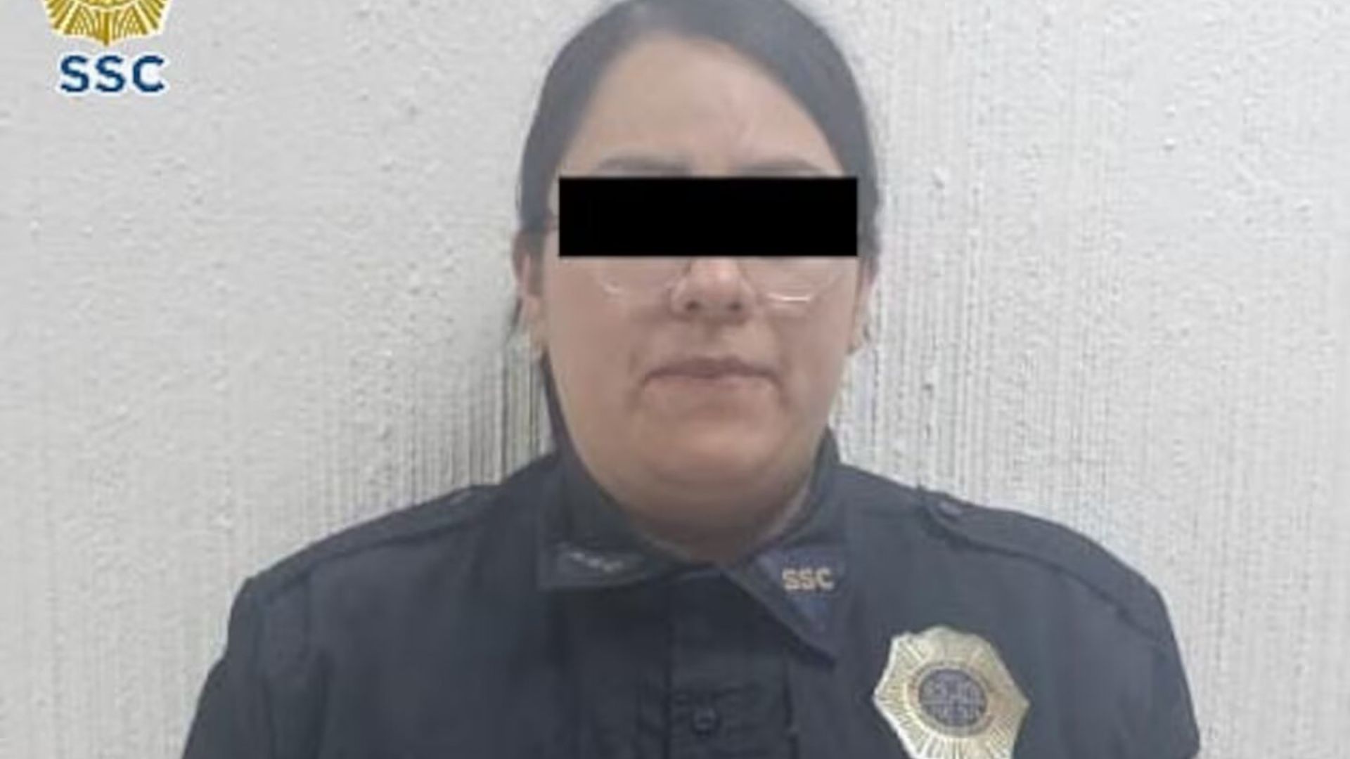 En la CDMX, Uniformada Intenta Detener una Pelea y Descubren que No Es Policía