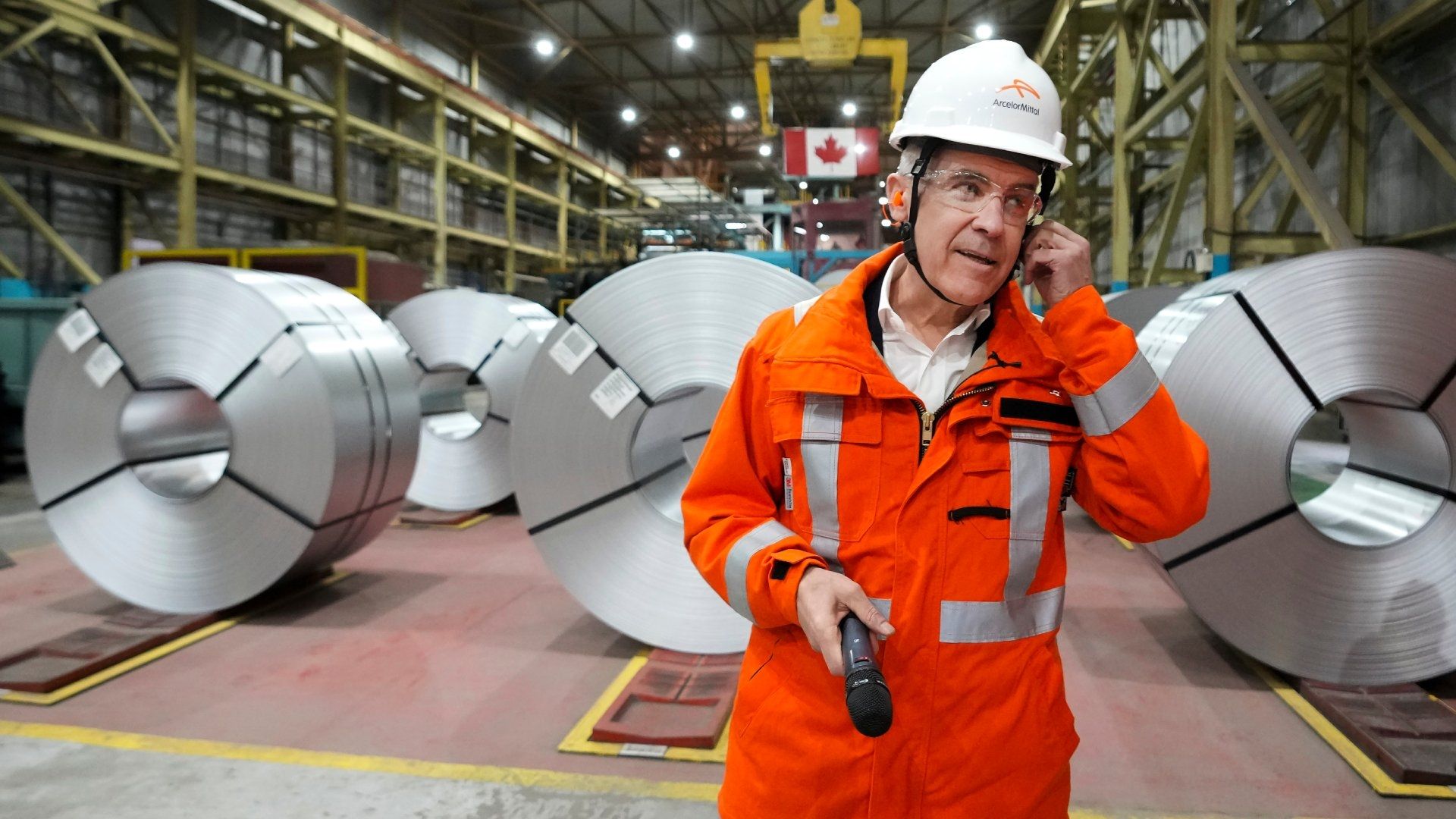 Marc Karney visitó una fábrica de acero en Hamilton, Ontario, este miércoles 12 de marzo.