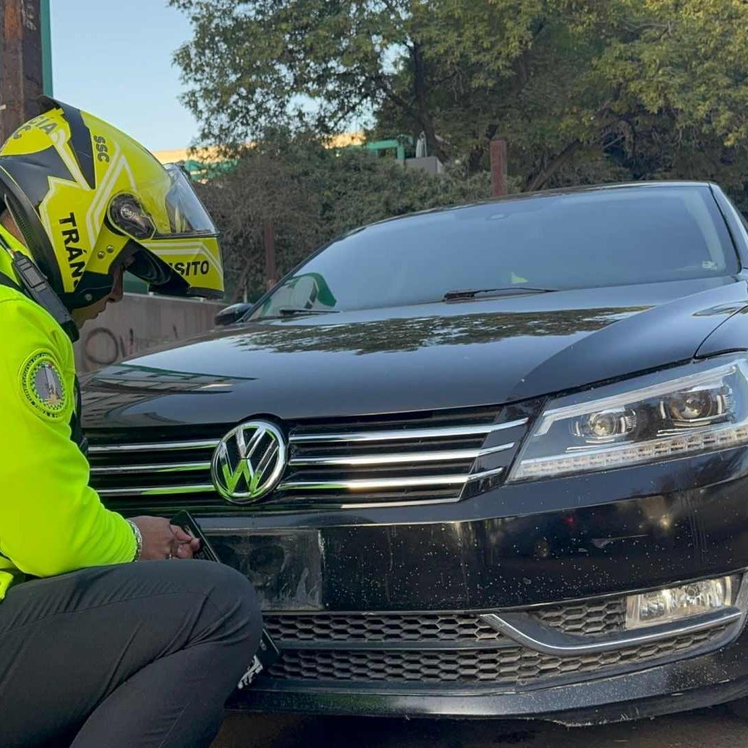 Retiro de portaplacas a conductor en CDMX