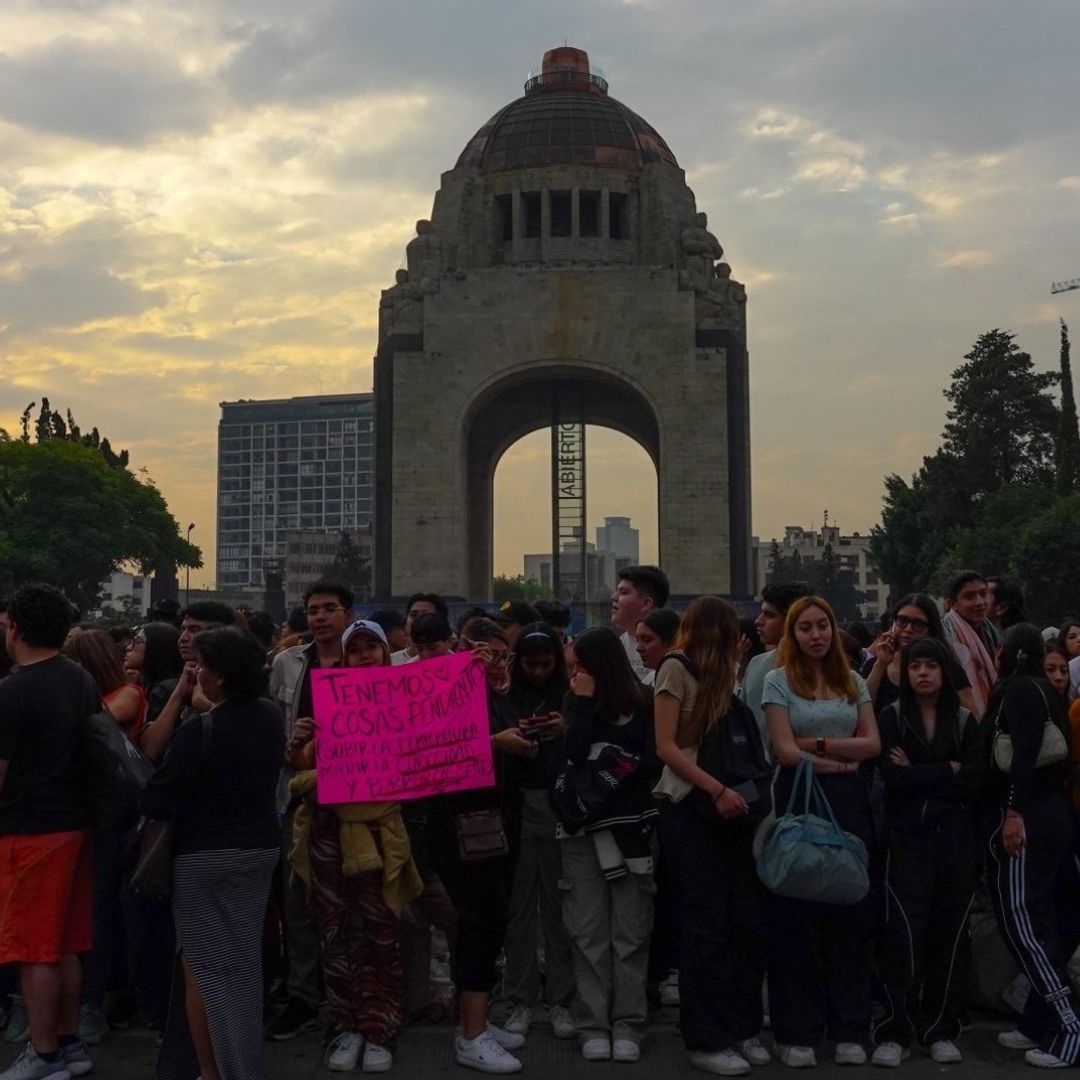 Cartelera Noche de Primavera en el Monumento a la Revolución