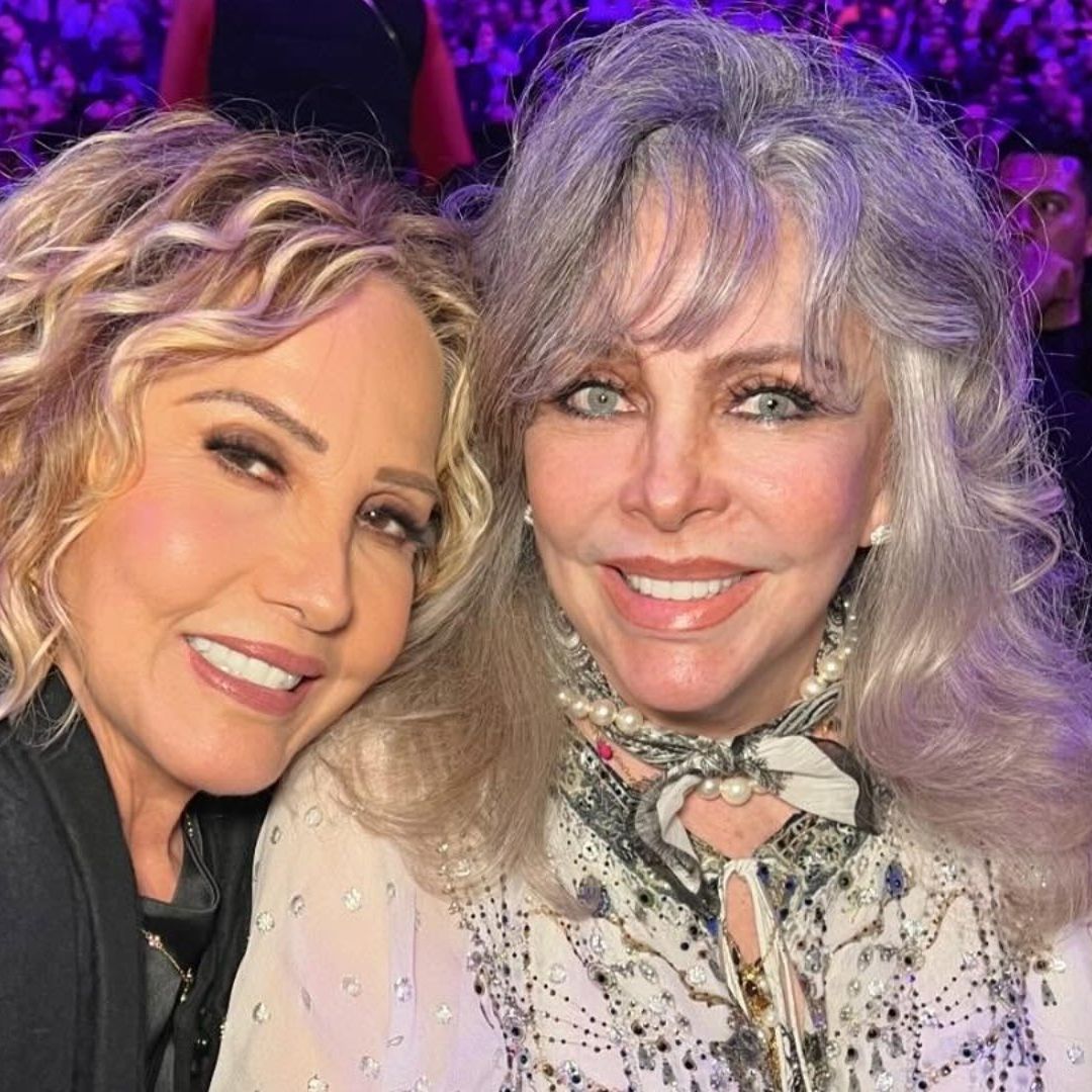 Silvia Galván posa en foto junto a Verónica Castro