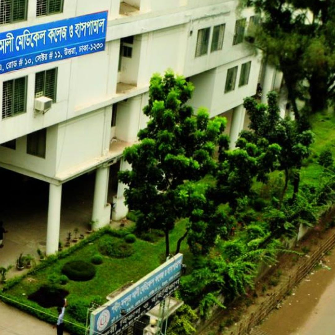 Arrestan a Profesor que Disparó a Alumno en el Salón de Clases en Universidad de Bangladesh