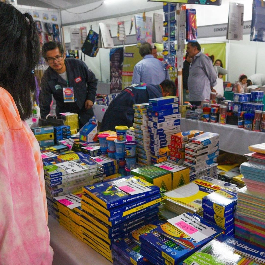 Dónde hay registro para recibir apoyo de uniformes escolares 2025 entrega será de 1,215 pesos