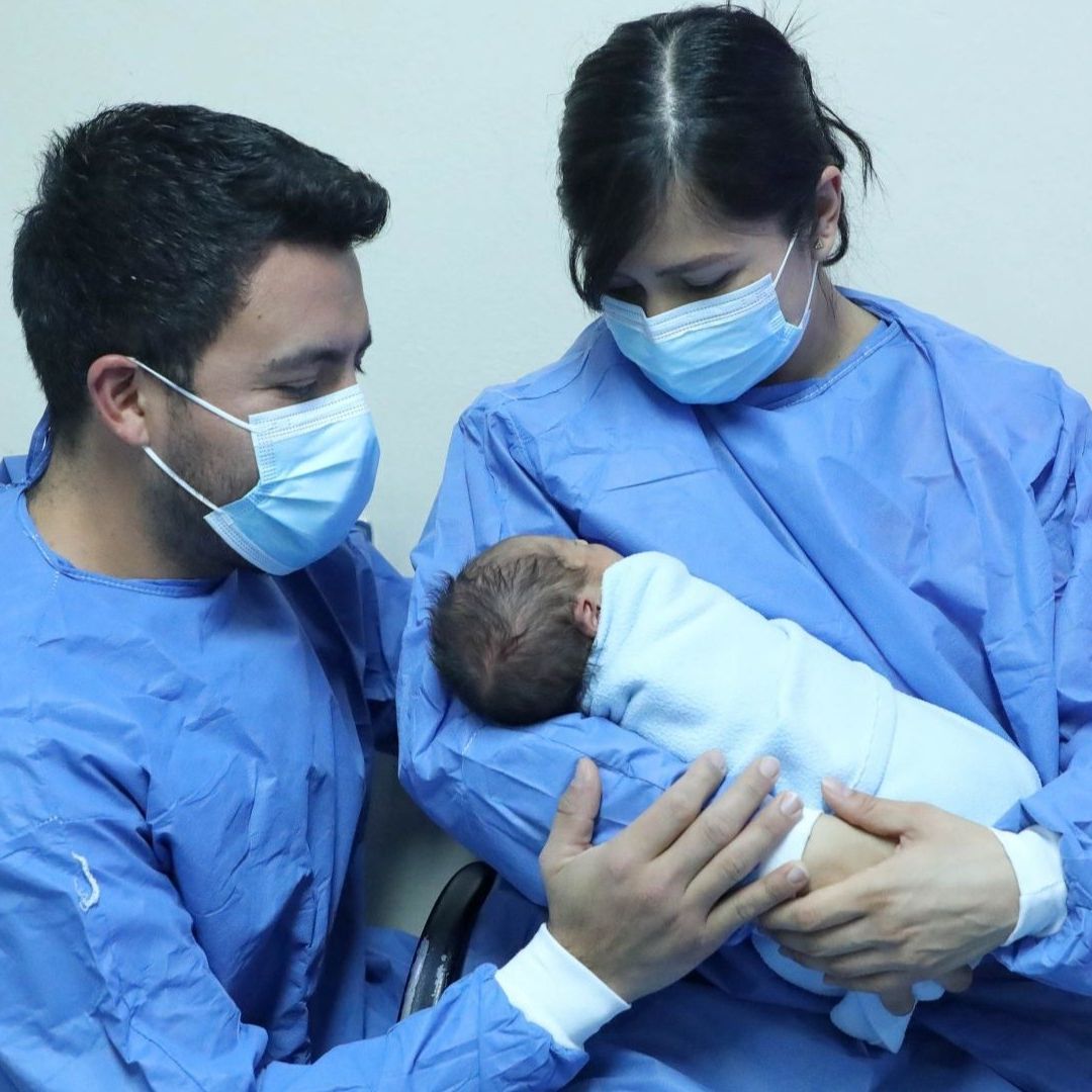 Permiso de Paternidad de 20 Días Laborales se Acerca a la Realidad; Proyecto Avanza en el Senado