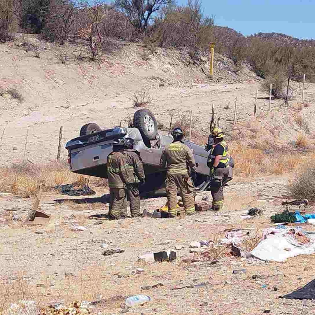 Vuelca Pick Up en la Carretera Rumbo a Minas de Pilares en Hermosillo