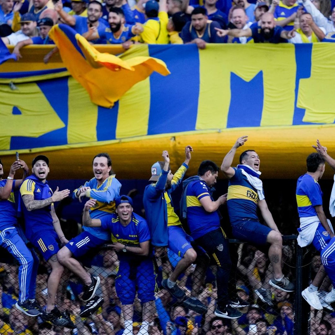 La ley que impulsa el presidente Milei también castigará a los dirigentes de los clubes que apoyen a las 'barras bravas'.