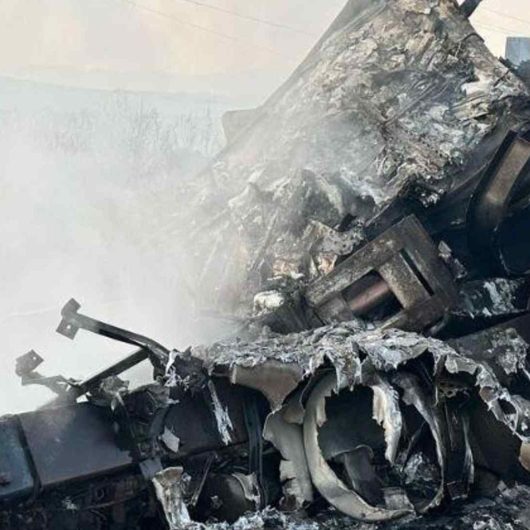 Una Pipa Volcó y Explotó en la Carretera Tuxcuexca - Mazamitla; La Circulación Colapsó