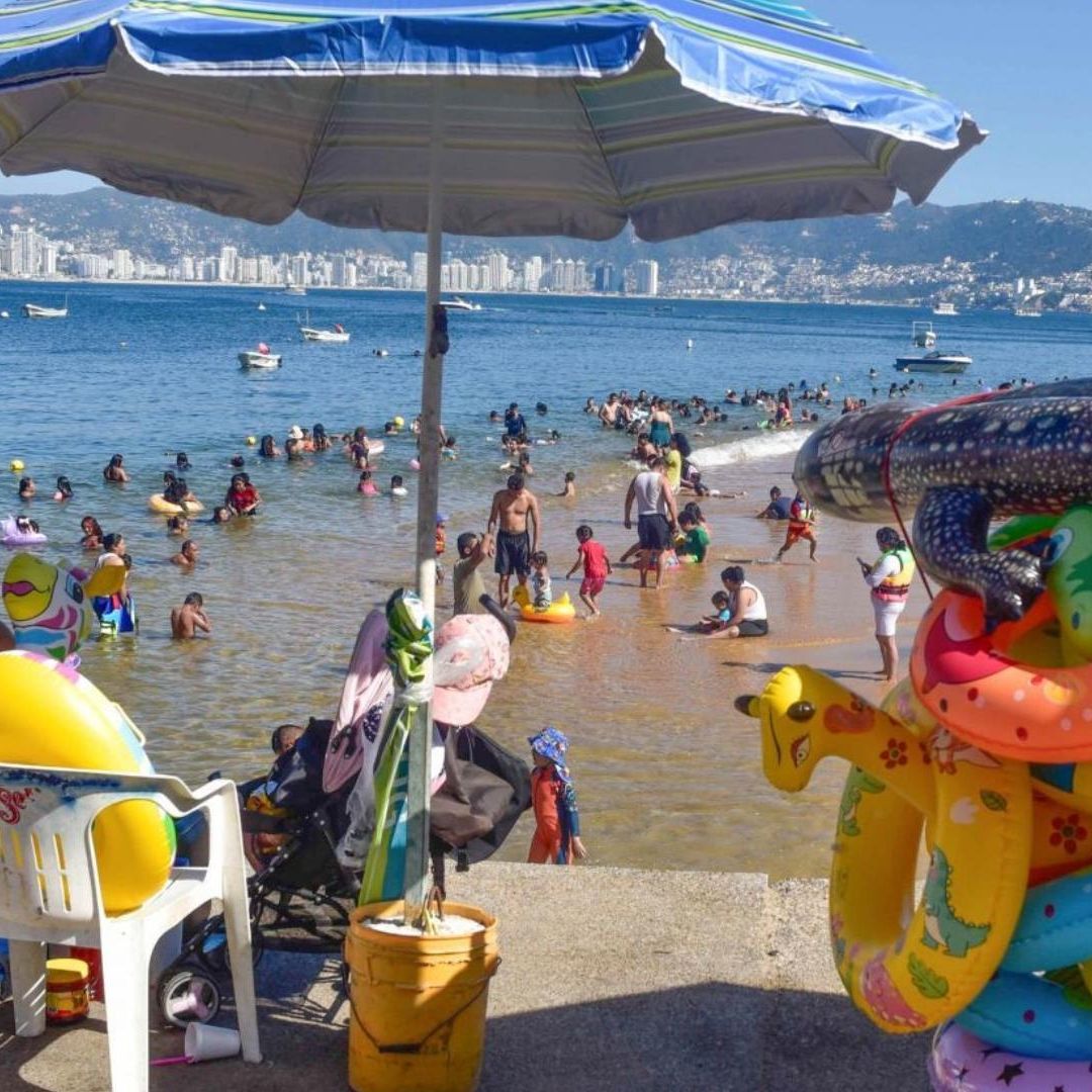 Abuelitos Canadienses Pasan Hasta 5 Meses de Vacaciones en Acapulco: “Es un Paraíso”