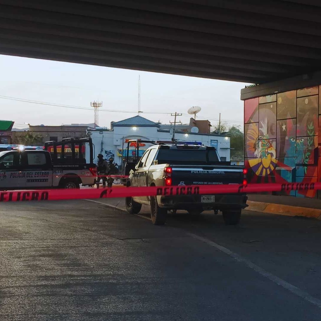 Abandonan Cuerpo en Sillón Junto a una Hielera con Droga en Ciudad Juárez | Foto: N+