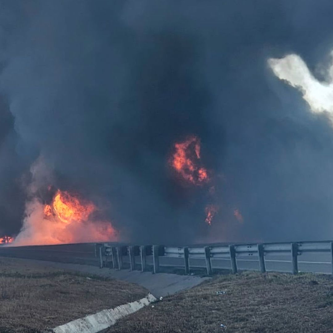 Incendio de Tractocamión Provoca Cierre de Carretera Federal 83 en Tamaulipas