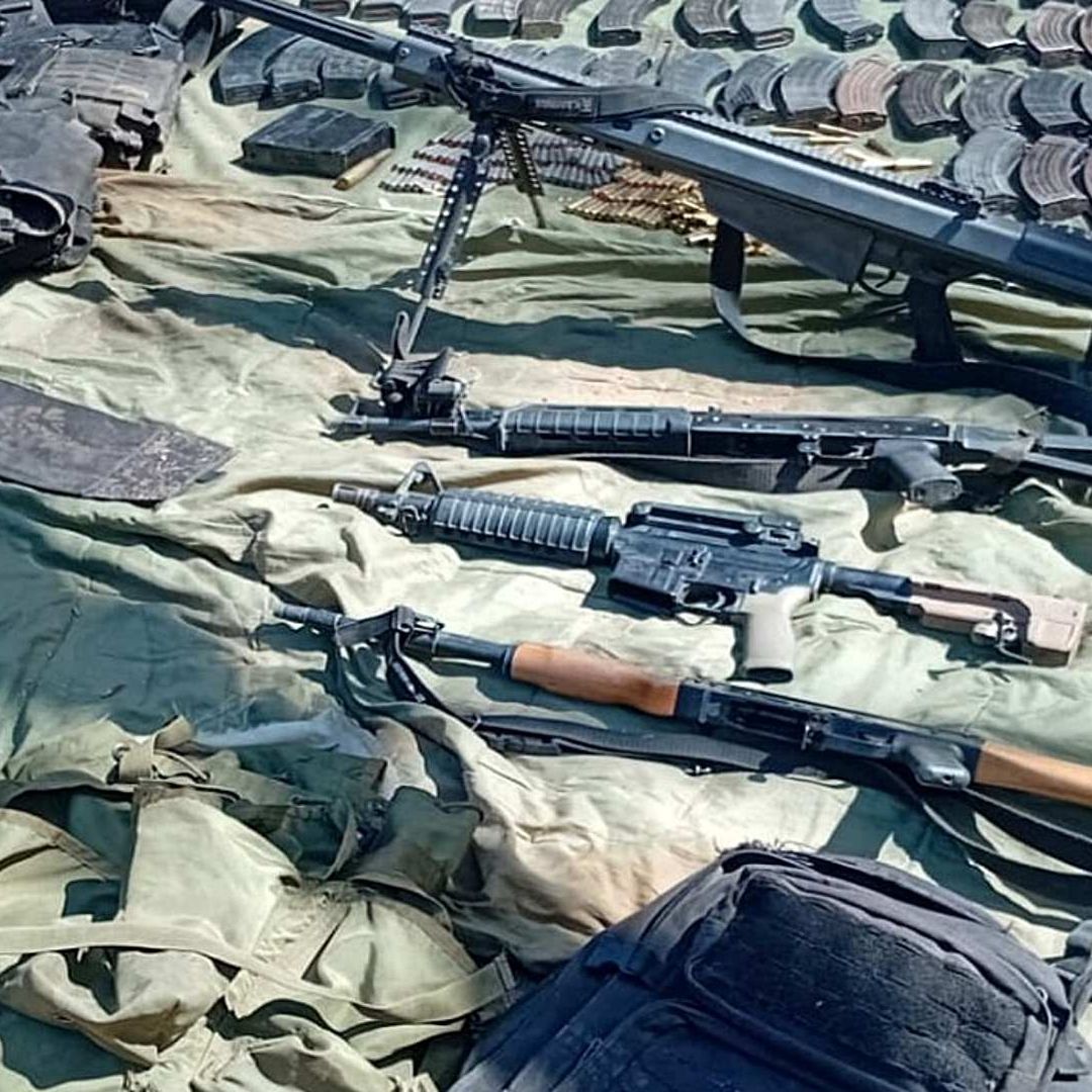 Arsenal decomisado por el Ejército y la Guardia Nacional